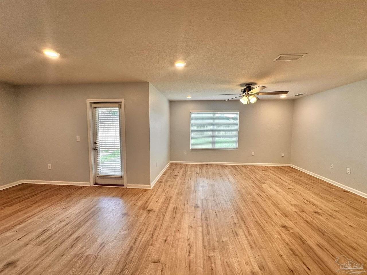 1040 Lovebird Ct - Photo 7 of 20