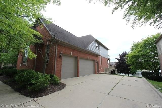 18547 Clairmont Cir E - Photo 2 of 37