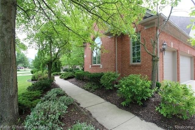 18547 Clairmont Cir E - Photo 3 of 37