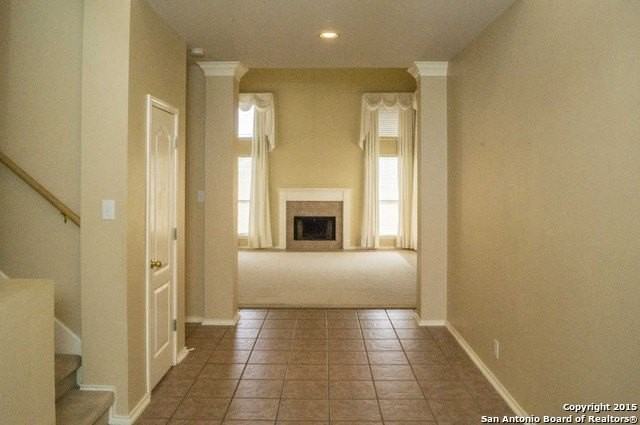 121 Ozuna Dr - Photo 4 of 12
