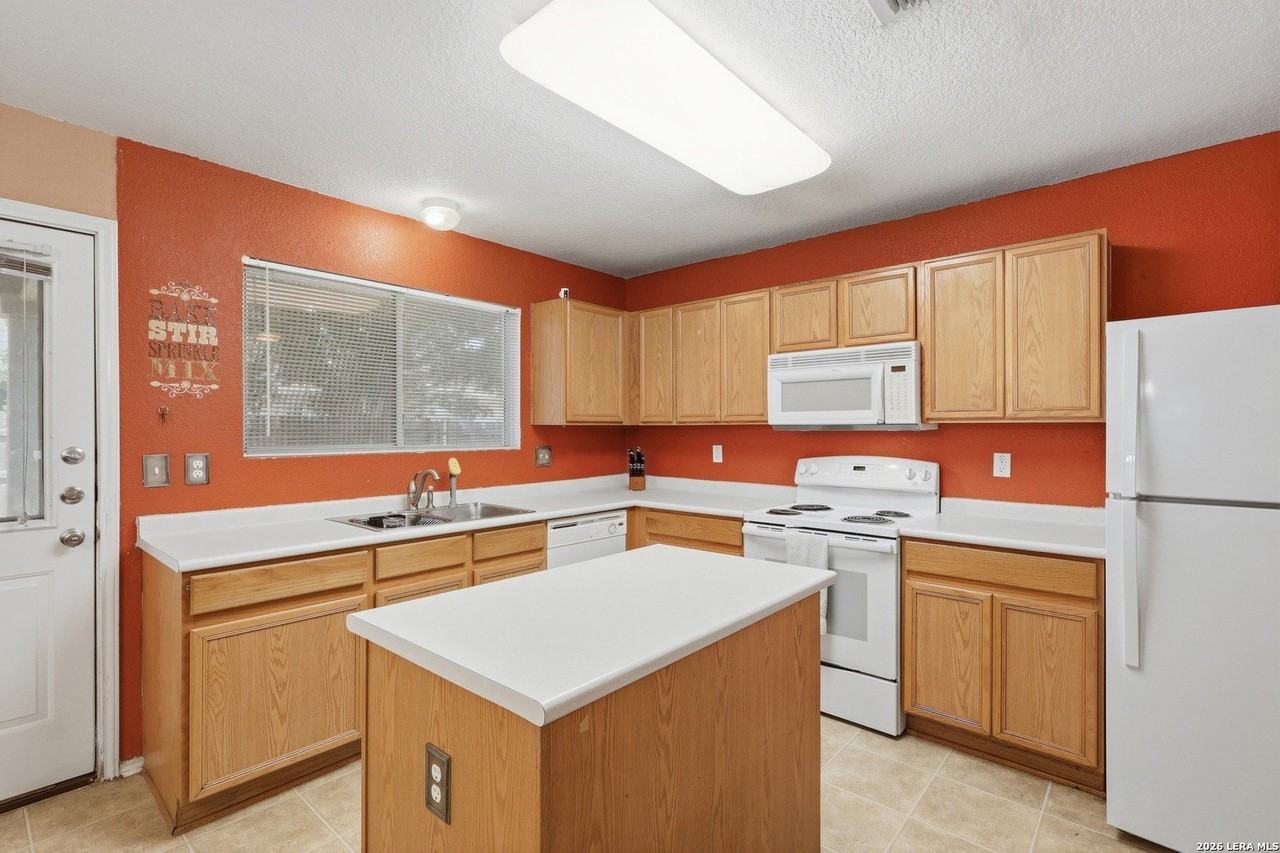 9014 Laguna Fls - Photo 7 of 21