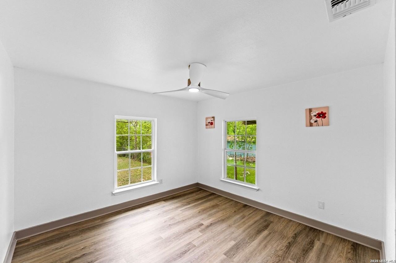 250 Koehler Ct - Photo 4 of 32