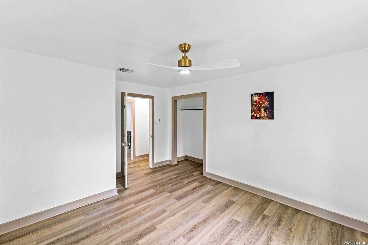 250 Koehler Ct - Photo 5 of 32