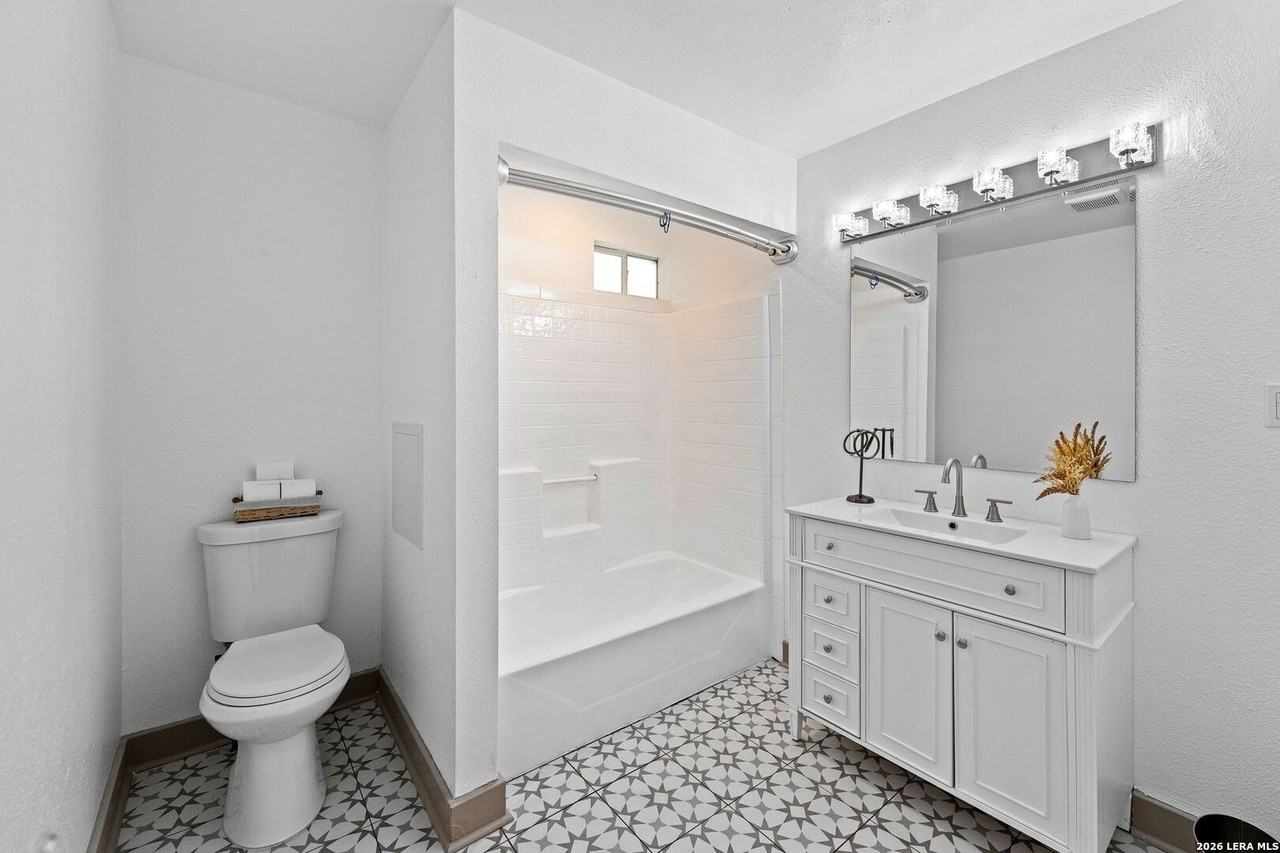 250 Koehler Ct - Photo 6 of 32