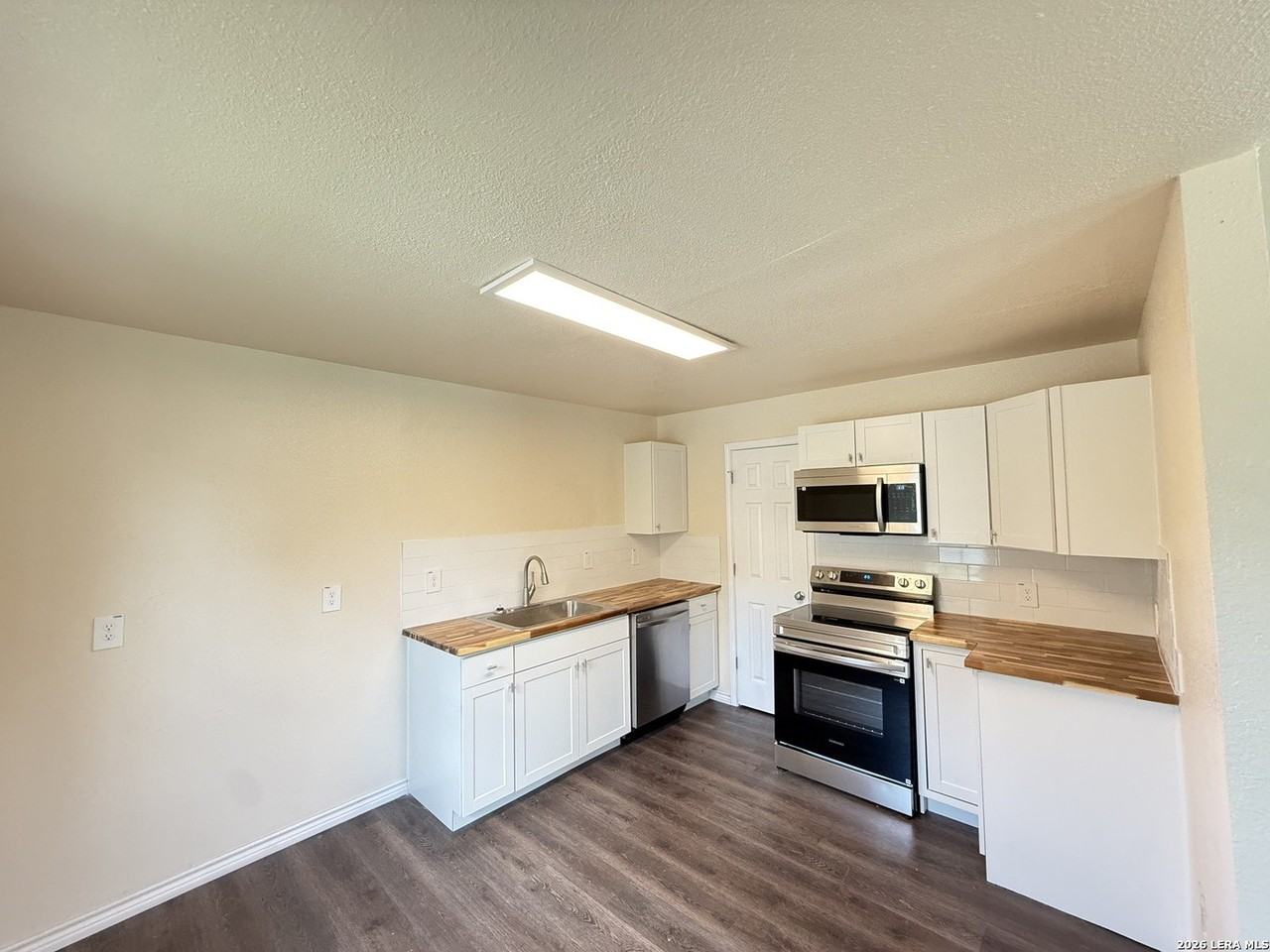 707 Crockett Dr - Photo 2 of 9
