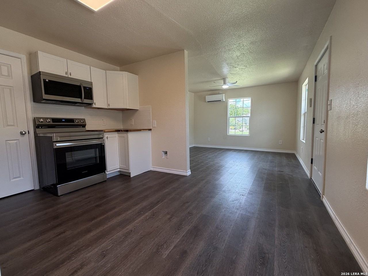 707 Crockett Dr - Photo 3 of 9