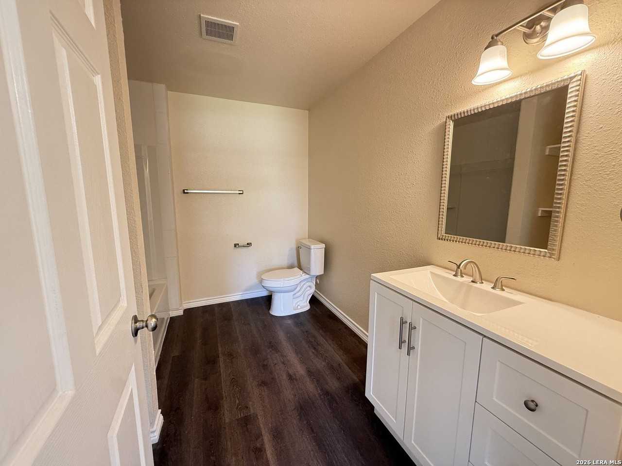 707 Crockett Dr - Photo 6 of 9