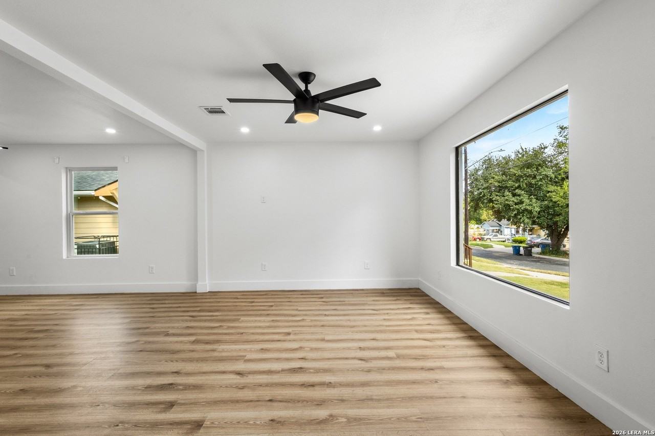 334 Cooper St - Photo 5 of 17