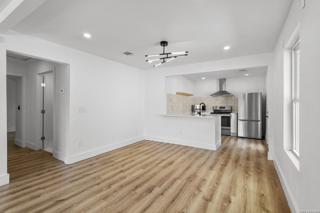334 Cooper St - Photo 7 of 17