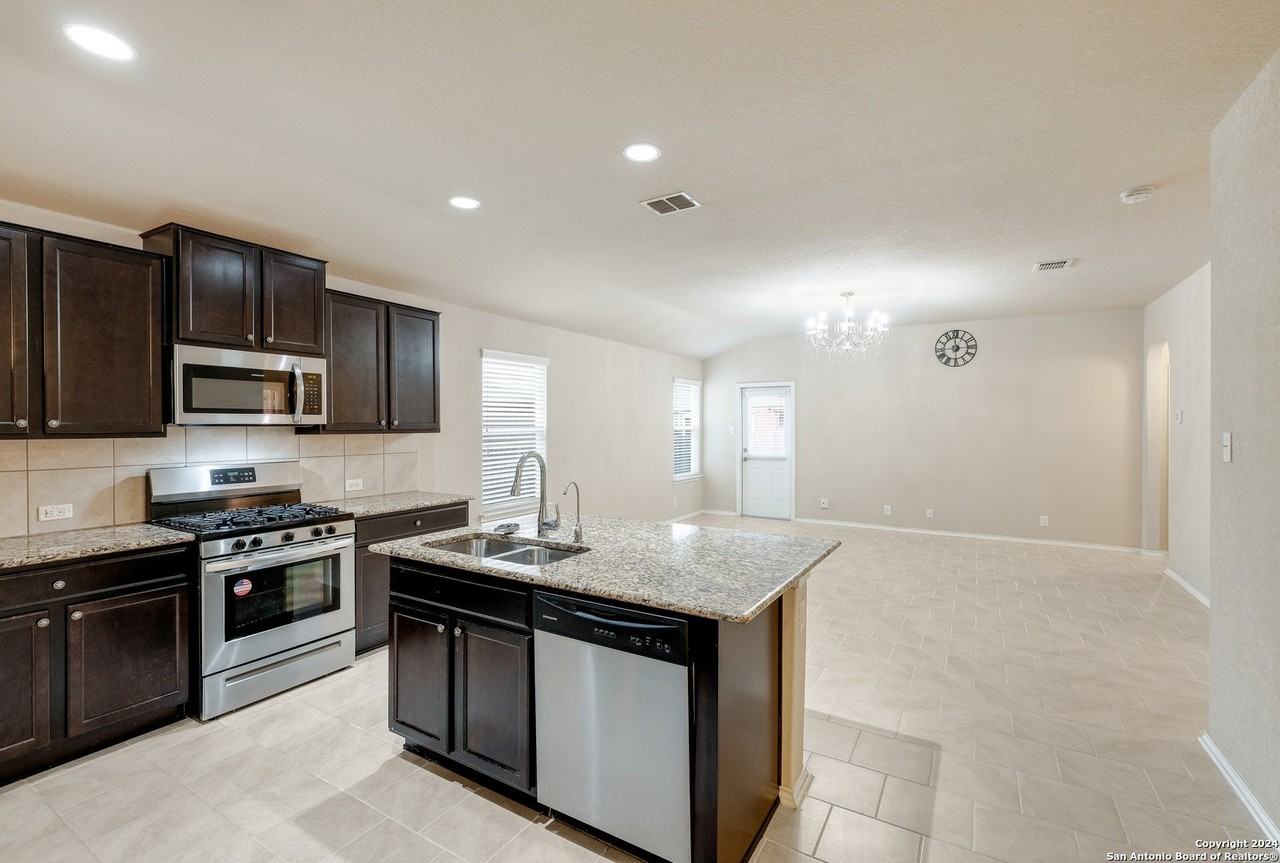 2914 Sunset Bnd - Photo 4 of 24