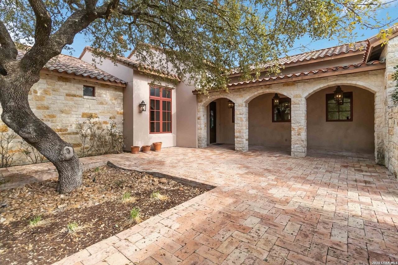 26 Di Lusso Dr - Photo 3 of 44