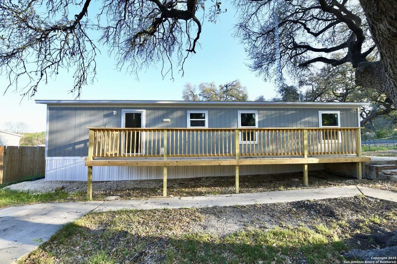 909 Pine Eagle Ln - Photo 2 of 35