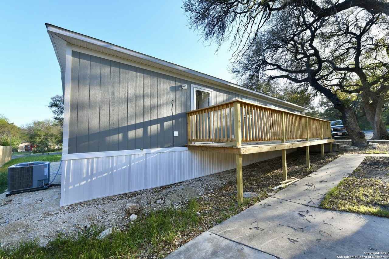 909 Pine Eagle Ln - Photo 3 of 35