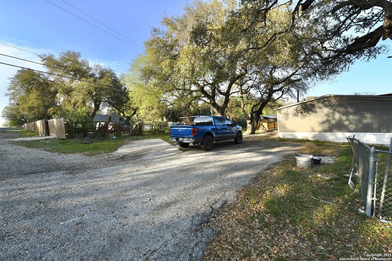 909 Pine Eagle Ln - Photo 7 of 35