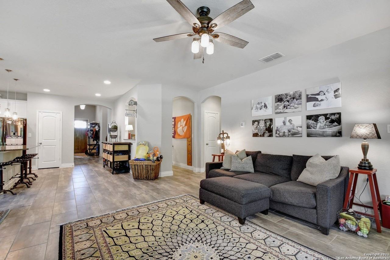 9113 Sunpool - Photo 5 of 42