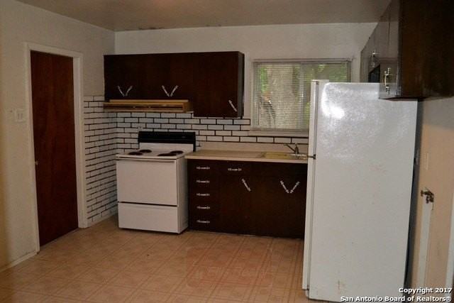 1815 Viewridge Dr - Photo 3 of 6