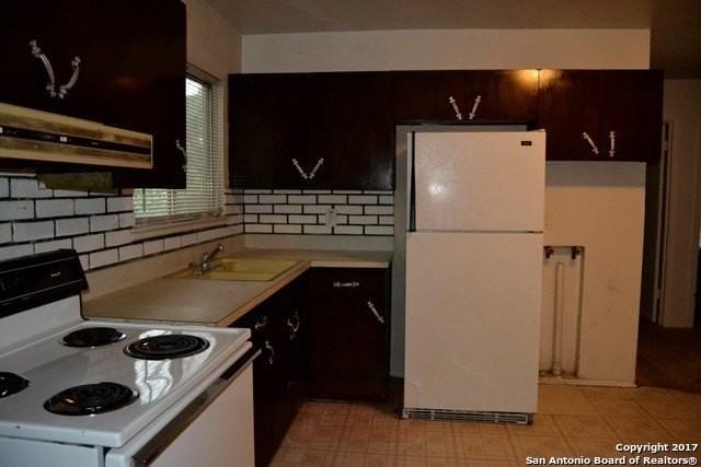 1815 Viewridge Dr - Photo 4 of 6