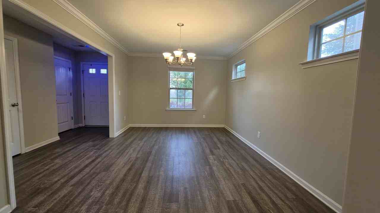 147 Niblick Dr - Photo 2 of 32