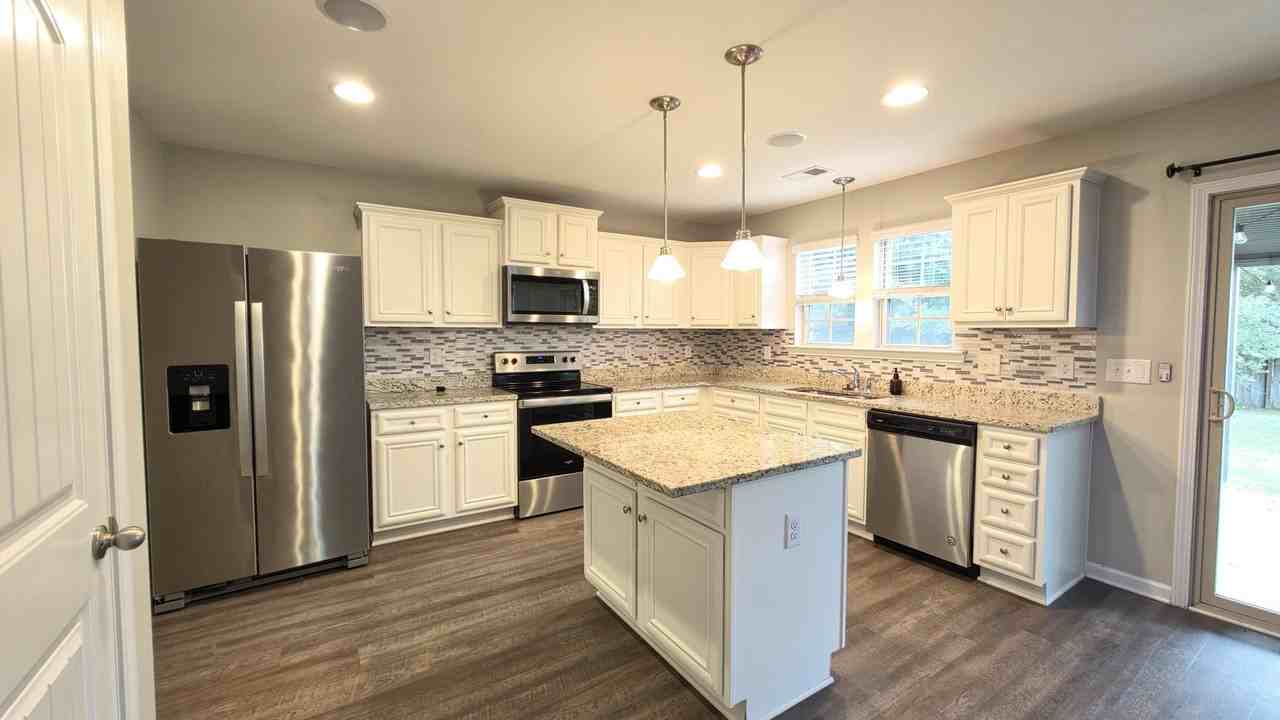 147 Niblick Dr - Photo 5 of 32