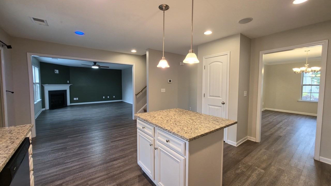 147 Niblick Dr - Photo 6 of 32