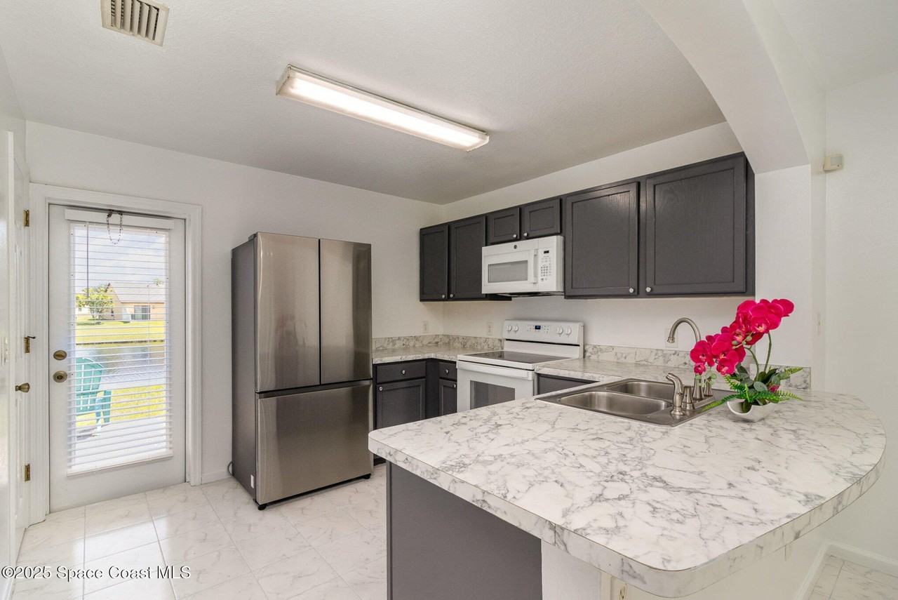 1165 Luminary Cir #102 - Photo 5 of 20