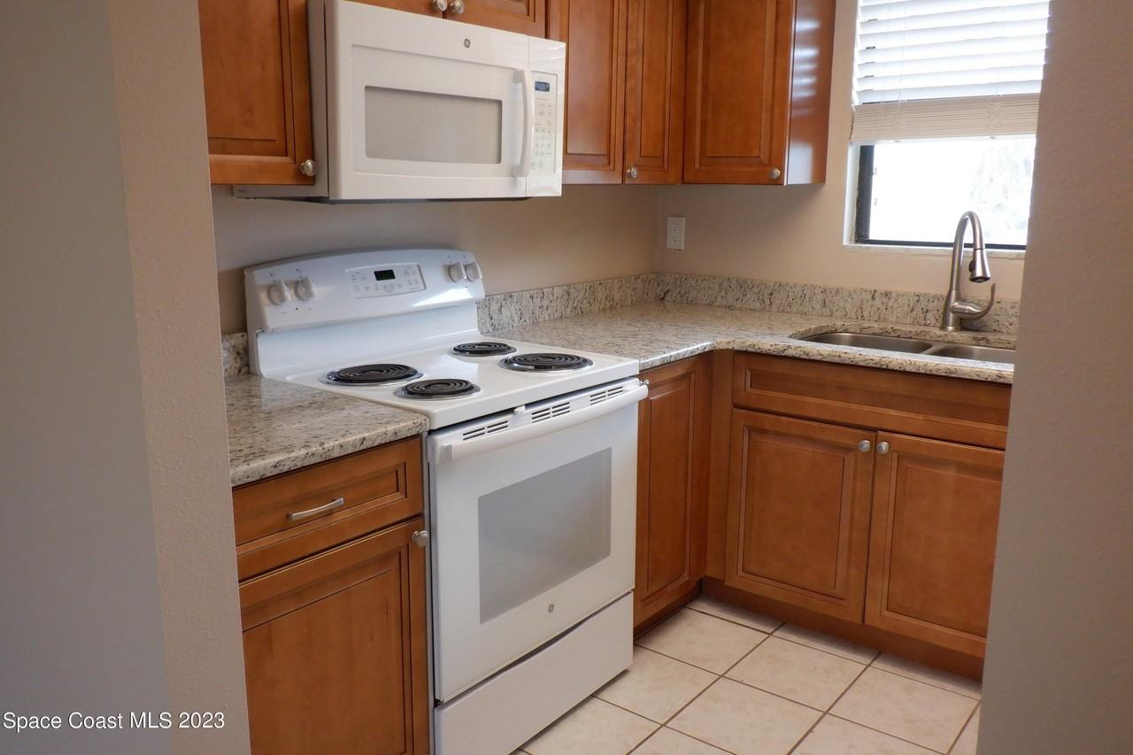 3101 Sand Trap Ln #4F - Photo 4 of 18