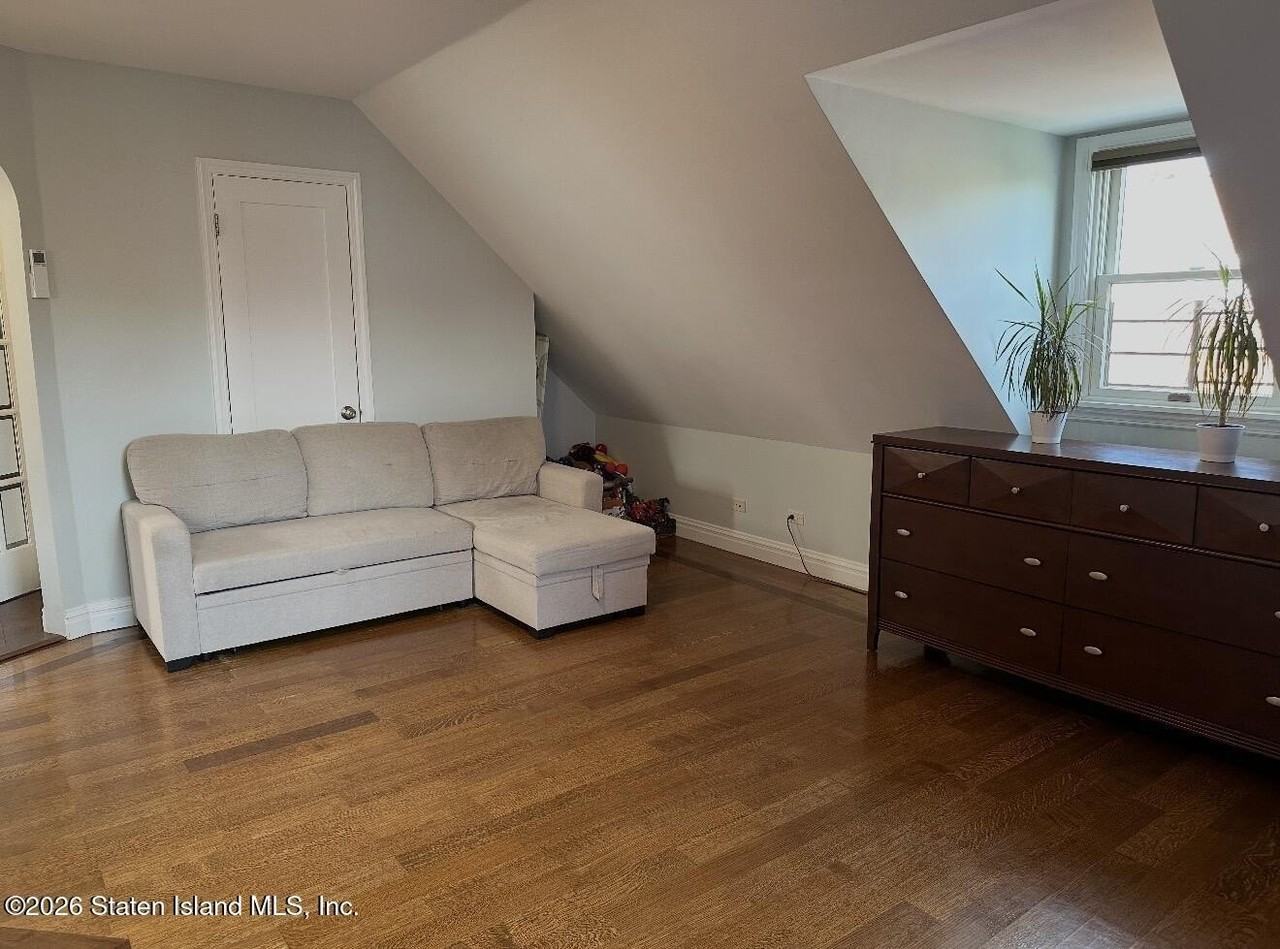 210 Liberty Ave - Photo 4 of 15