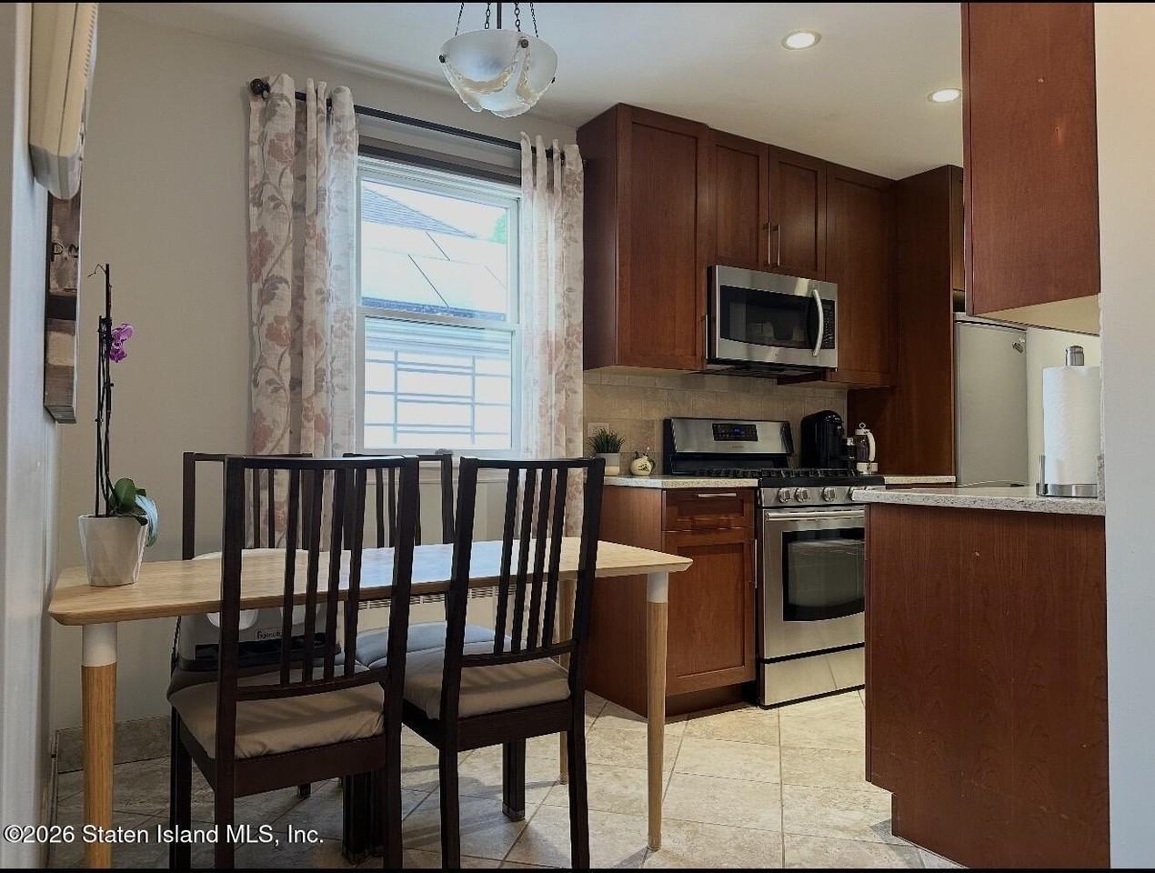 210 Liberty Ave - Photo 5 of 15