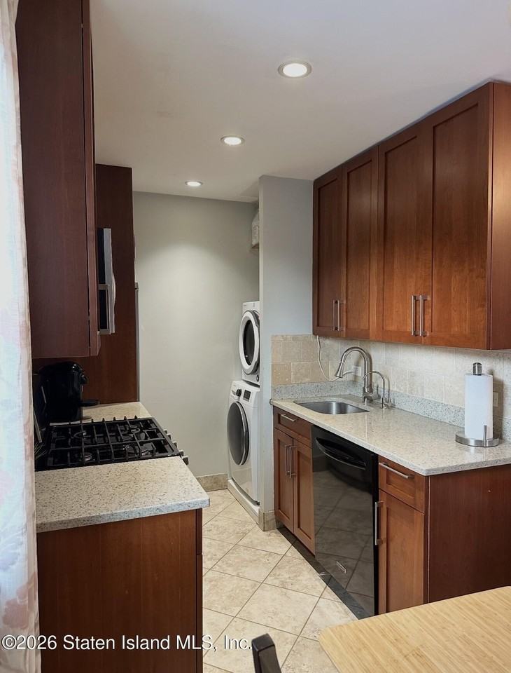 210 Liberty Ave - Photo 6 of 15