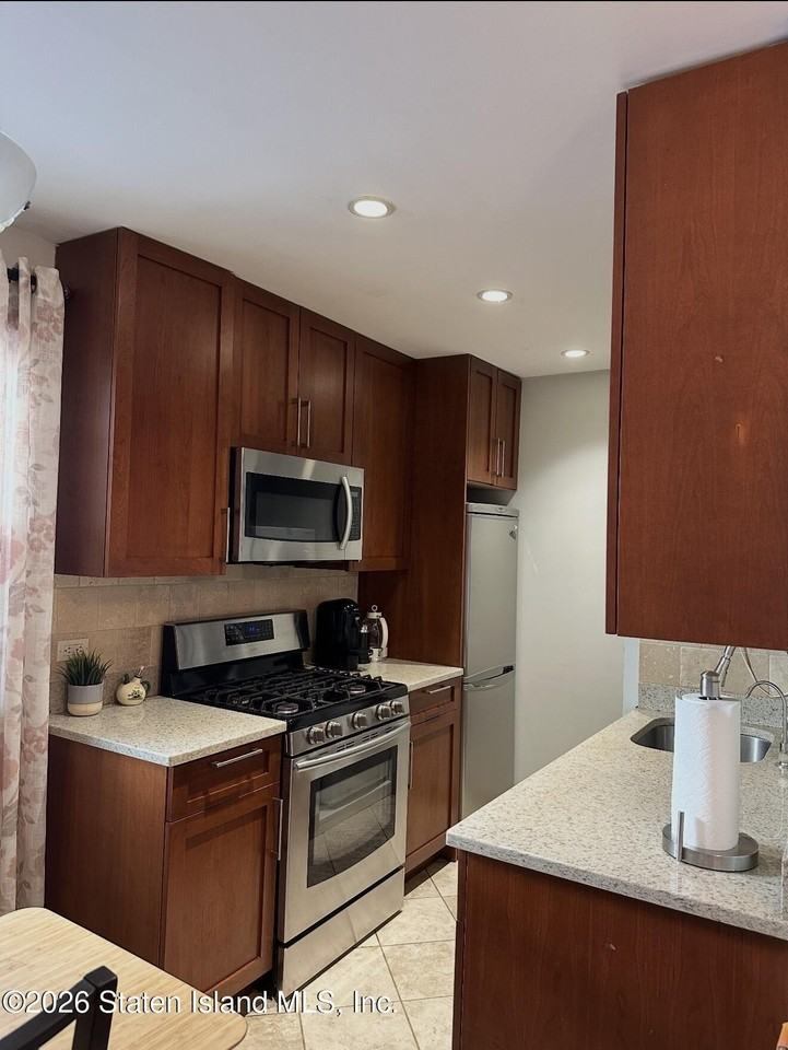210 Liberty Ave - Photo 7 of 15