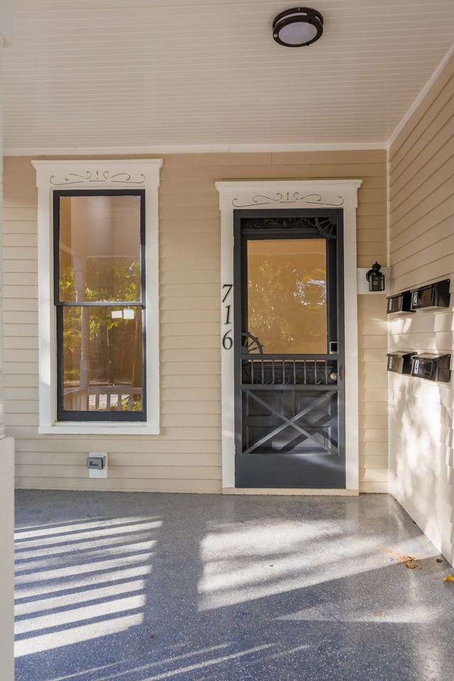 716 W Maxwell St #3 - Photo 3 of 7