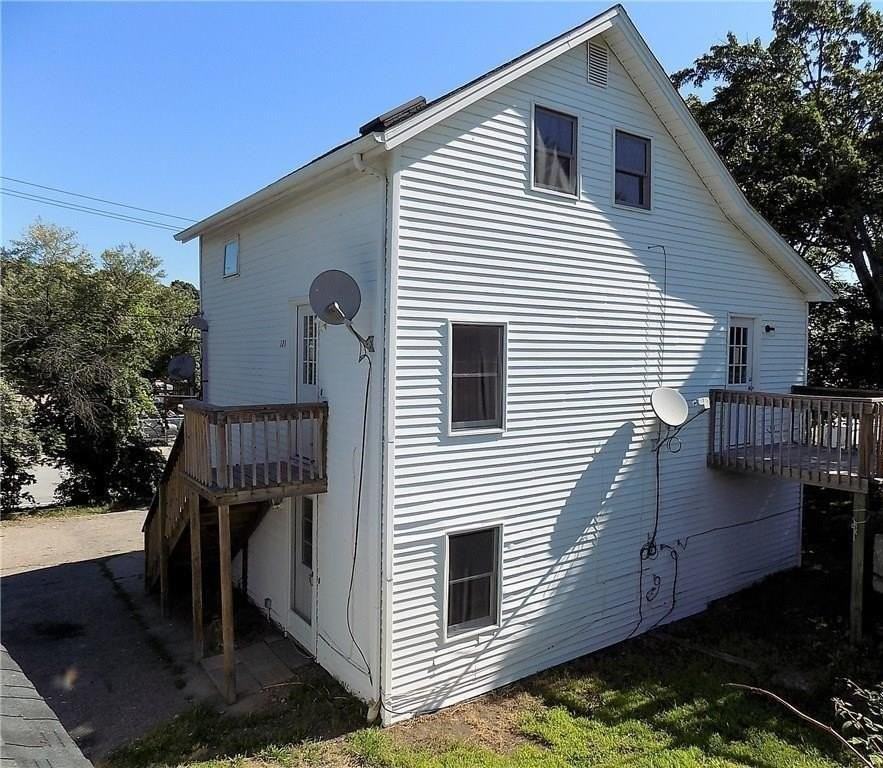 121 Oak St - Photo 2 of 20