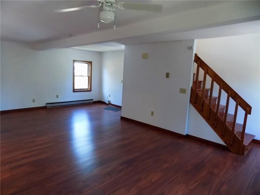 121 Oak St - Photo 4 of 20