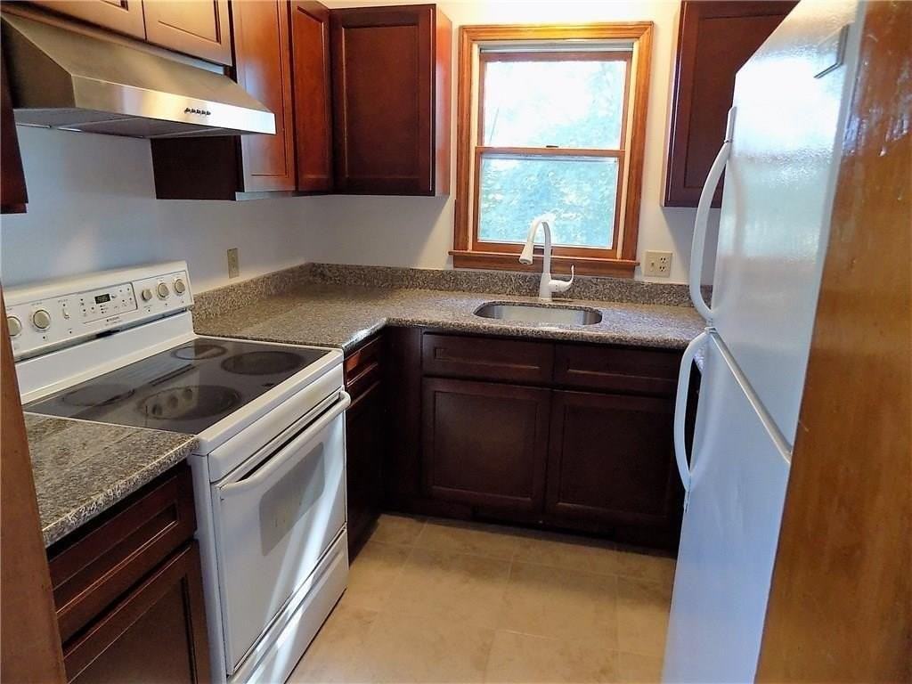 121 Oak St - Photo 7 of 20