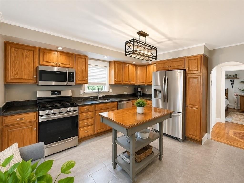 196 Fruit Hill Ave - Photo 7 of 32
