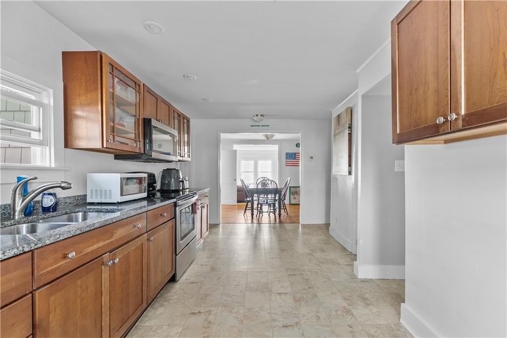 38 Aquidneck Ave #1 - Photo 4 of 15