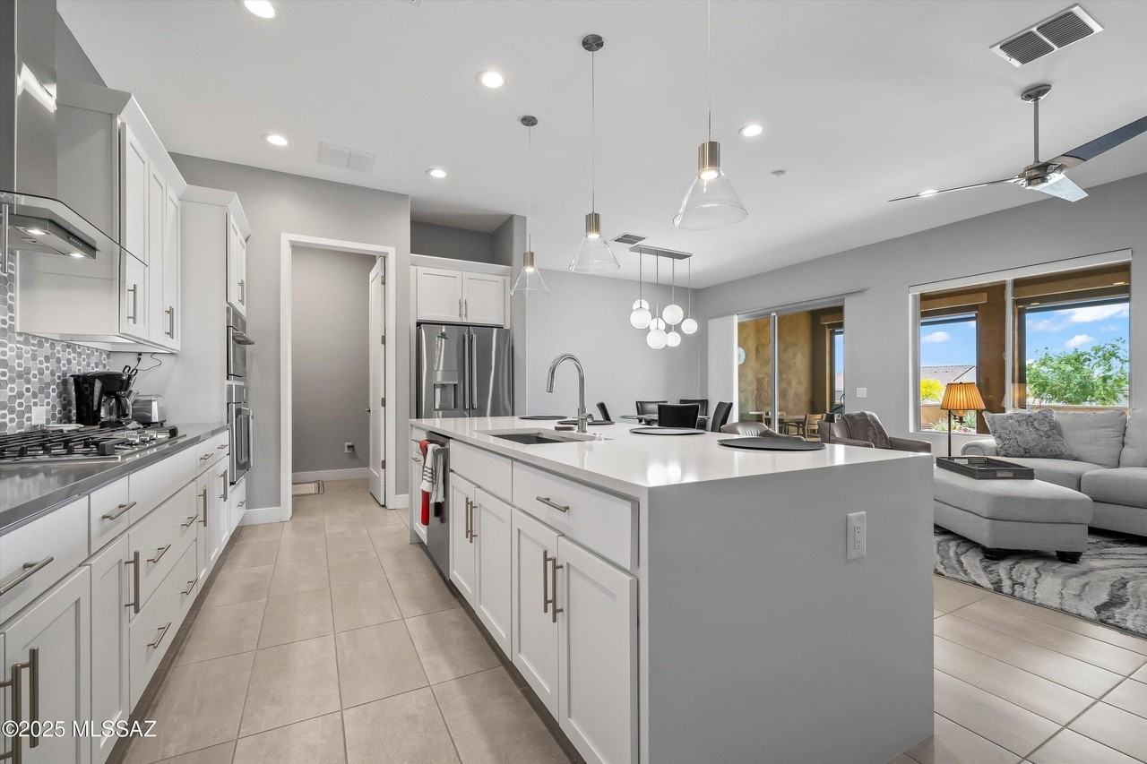 30668 S Sand Hurst Ln - Photo 7 of 48