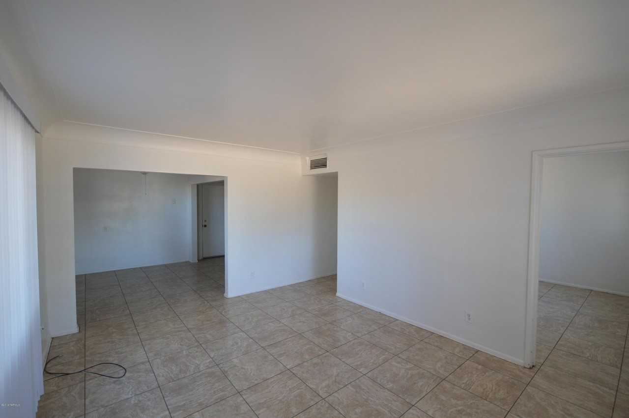 1152 N Santa Rosa Ave - Photo 2 of 9