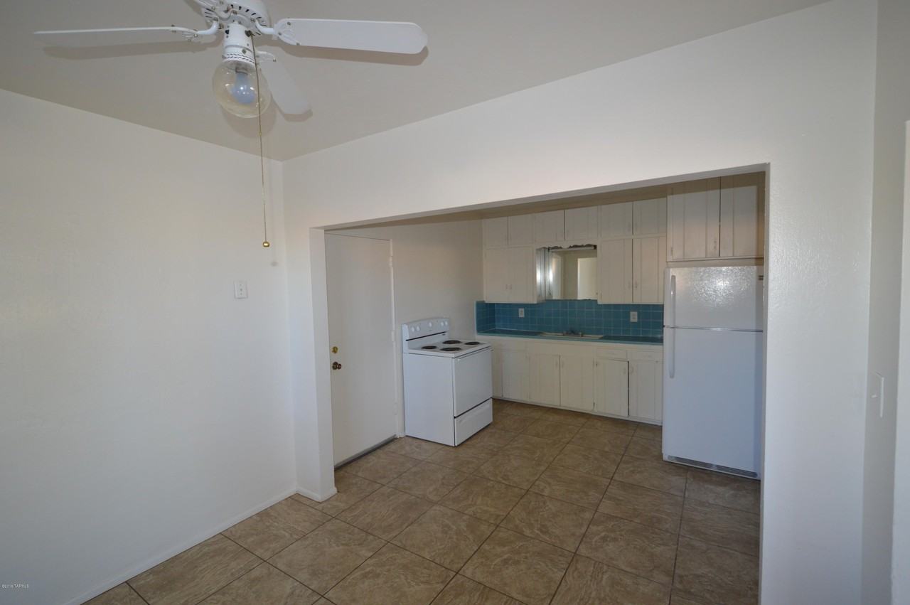 1152 N Santa Rosa Ave - Photo 3 of 9