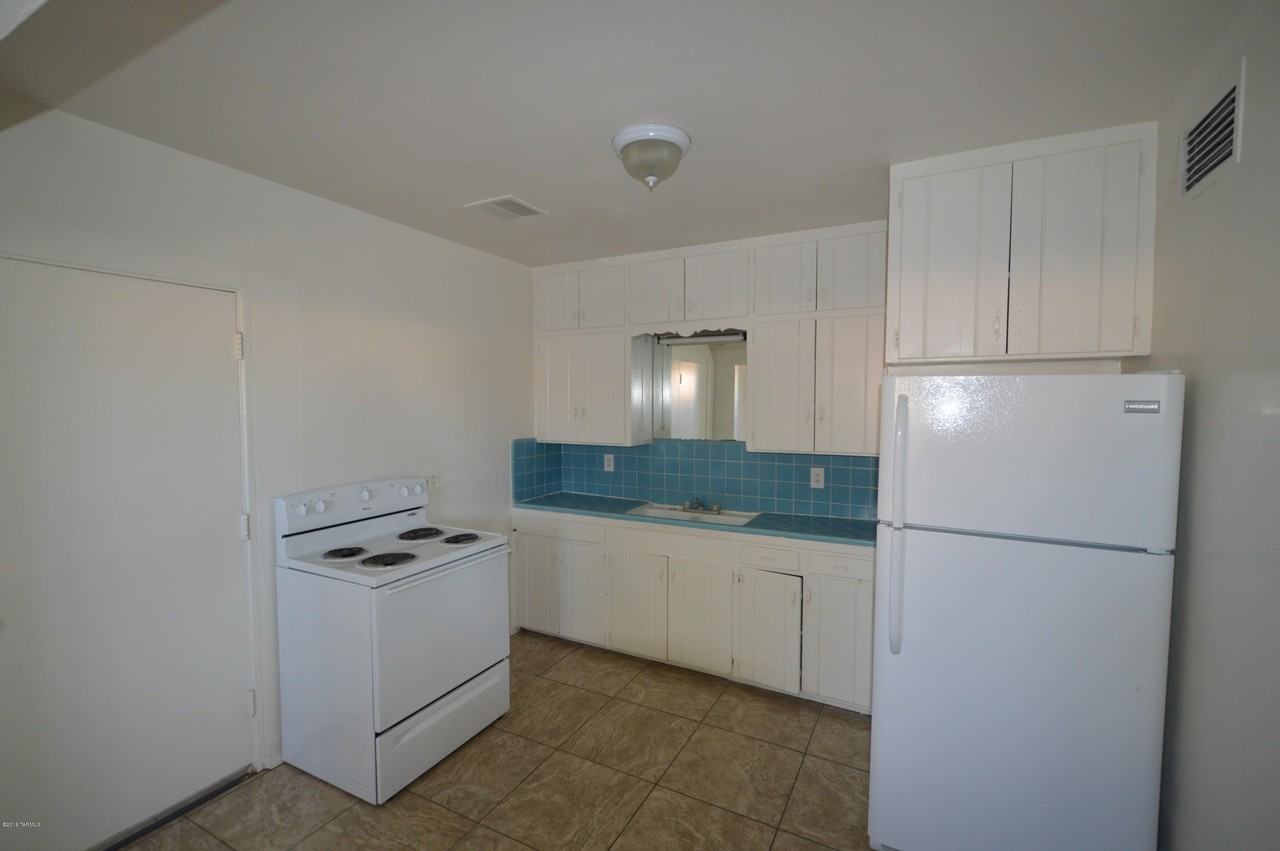 1152 N Santa Rosa Ave - Photo 4 of 9