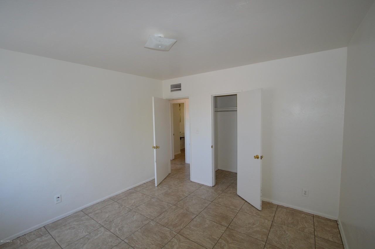 1152 N Santa Rosa Ave - Photo 6 of 9