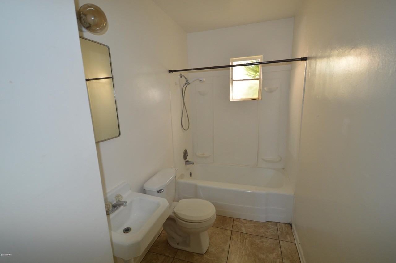 1152 N Santa Rosa Ave - Photo 7 of 9