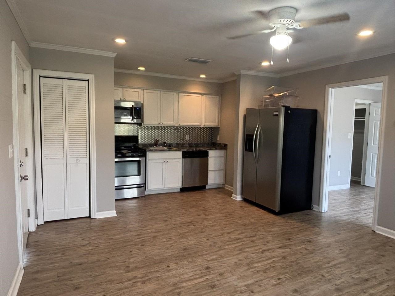 2241 W Pensacola St #50 - Photo 3 of 12