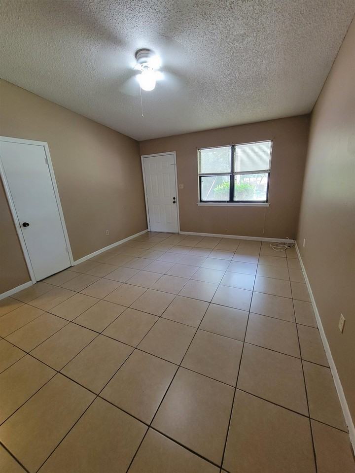 5392 Dawn Ct - Photo 4 of 15