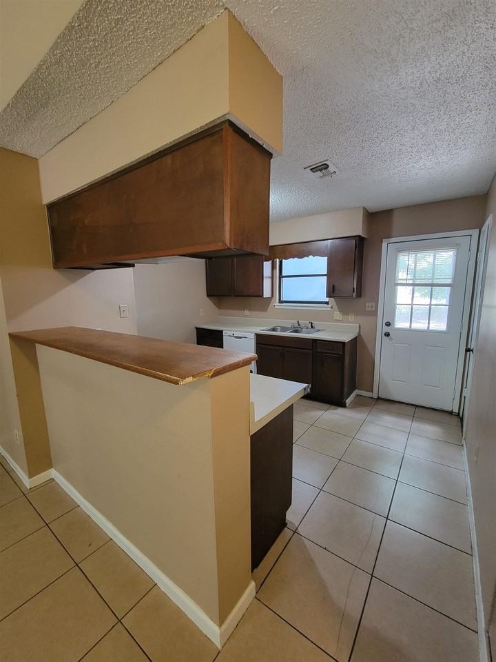 5392 Dawn Ct - Photo 5 of 15