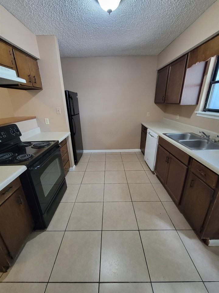 5392 Dawn Ct - Photo 6 of 15