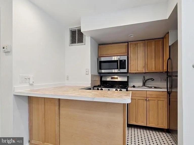 1704 V St Nw #B - Photo 2 of 13