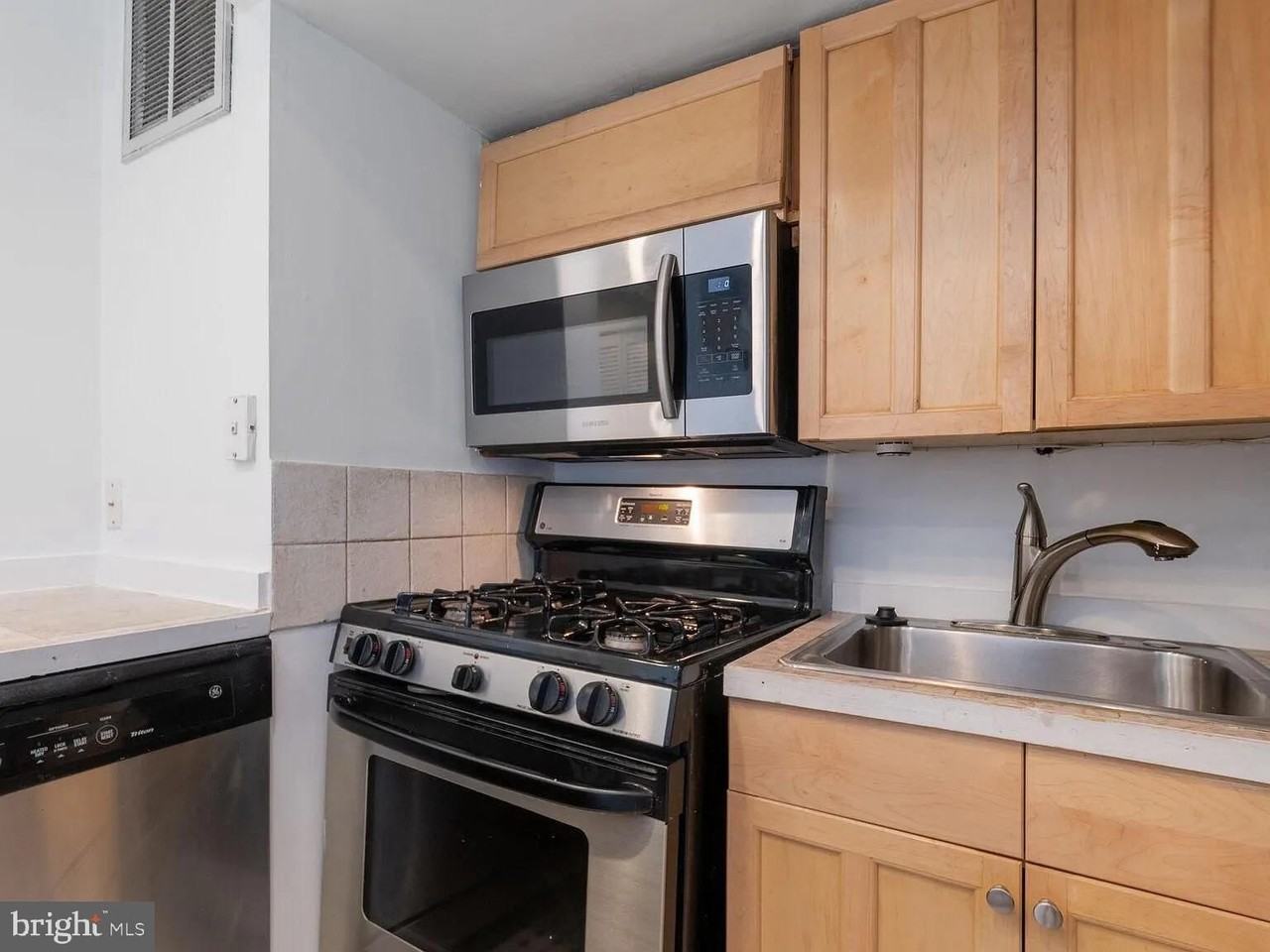 1704 V St Nw #B - Photo 3 of 13