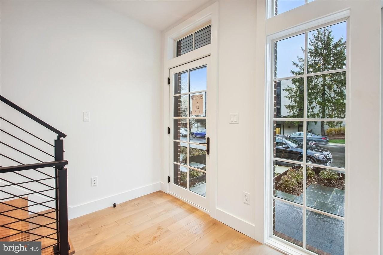 699 Giddings Ave - Photo 2 of 19
