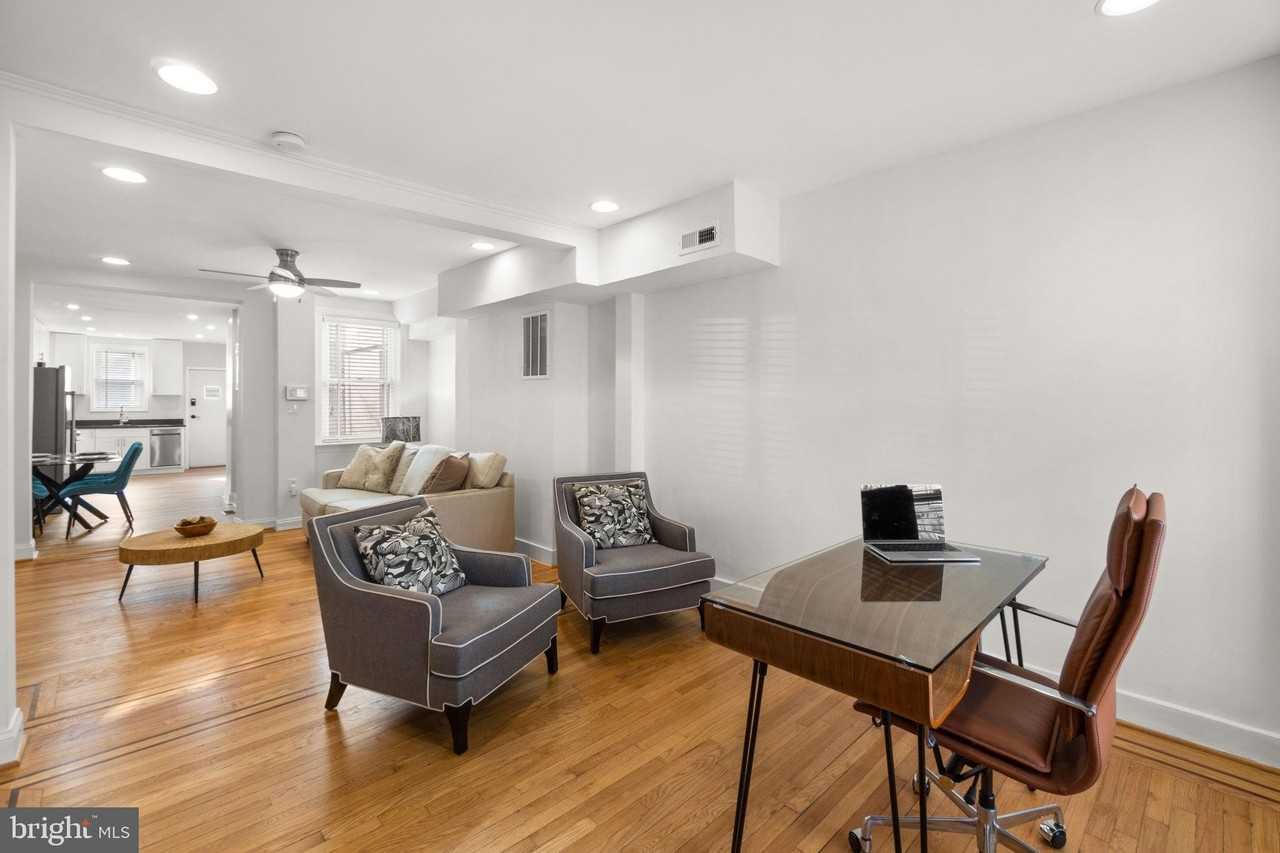1827 Bank St - Photo 4 of 31